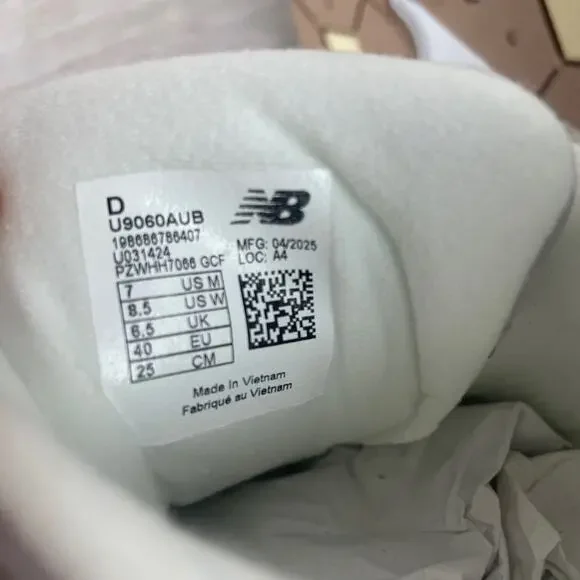 New Balance 9060 Mens Sz 7 Womens Sz 8.5D Sneakers Grey Beige - Picture 9 of 11